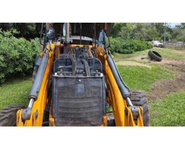 Foto de DIVINÓPOLIS/MG - Retroescavadeira JCB, modelo 3C.