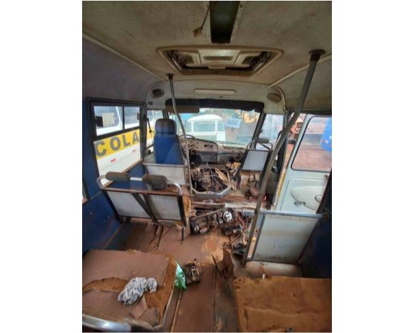 Foto de SANTA CRUZ DO RIO PARDO/SP - Micro Ônibus Marcopolo Volare Lotação, 2002/2002