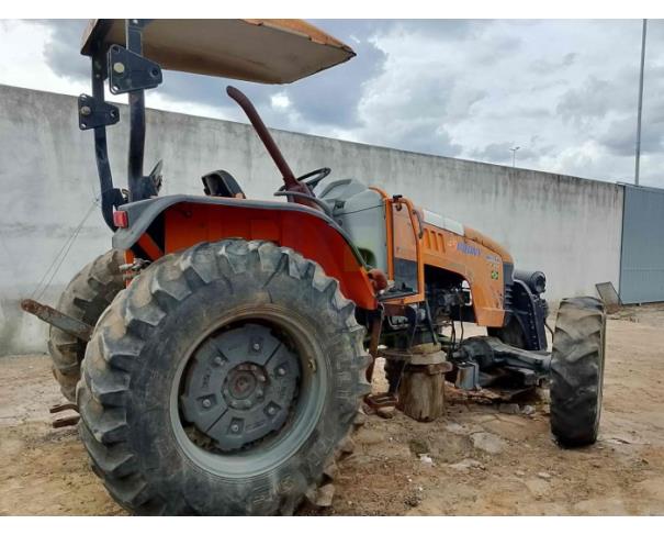 Foto de SÃO GERALDO DO BAIXIO/MG - Trator Budny, modelo 7540, 4x4