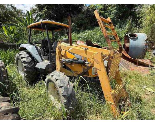 Foto de APIACÁ/ES - Tratar Agrícola Valtra modelo BM100