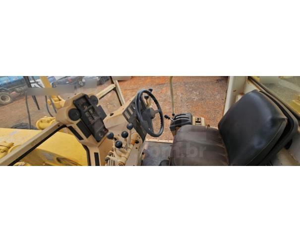 Foto de MONTE CARMELO/MG - Motoniveladora Caterpillar, modelo 120H
