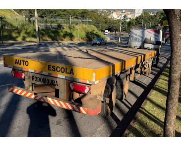 Foto de BELO HORIZONTE/MG  CONJUNTO FORD CARGO 816 RODOMOURA - CAVALO TRATOR COM A PRANCHA 02 EIXOS