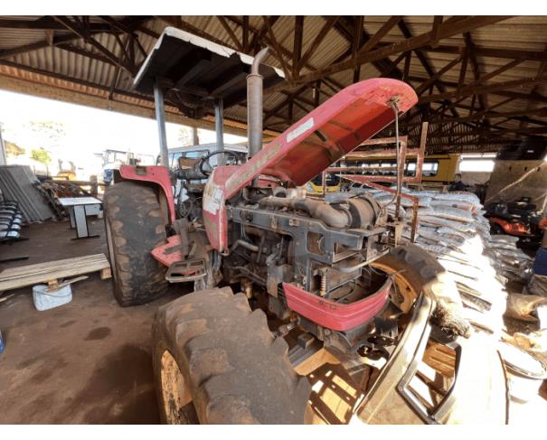 Foto de ARAMINA/SP - TRATOR - Agrícola Ursus, modelo 4-85.