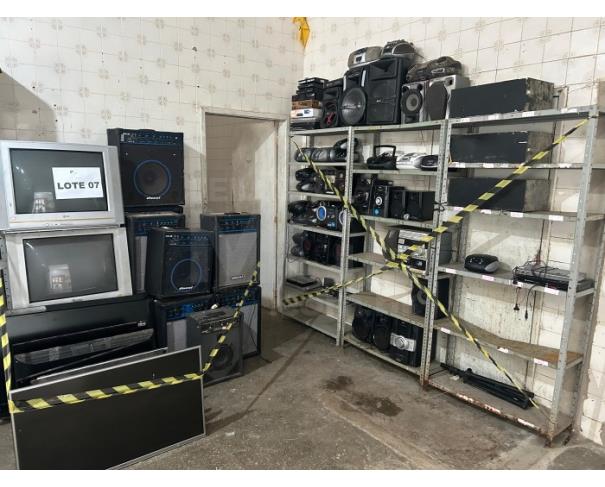 Foto de AMARGOSA/BA - Sucatas de equipamentos de áudio, vídeo e som
