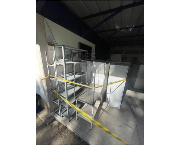 Foto de BARRA MANSA/RJ -  4 Armários alto MDF + 2 mesas Inox + 2 estantes metal (sucata) 