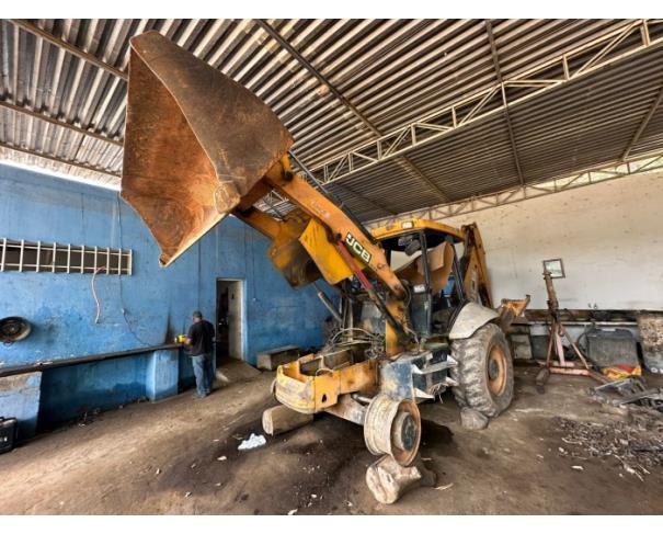 Foto de MANTENA/MG - Retroescavadeira JCB ano 2011