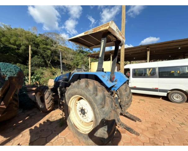 Foto de CARMÉSIA/MG - Trator New Holland, modelo TL75E