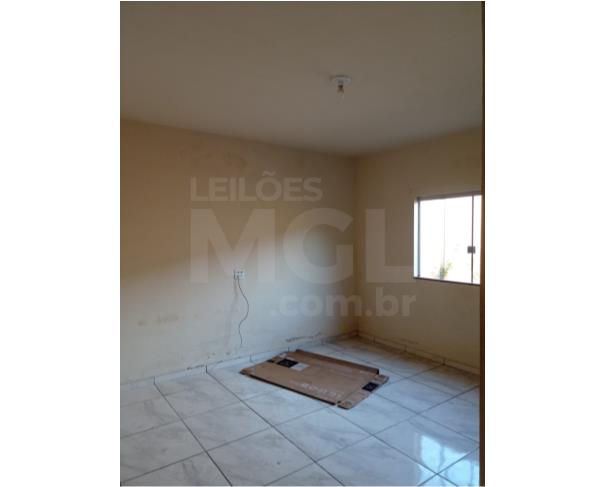 Foto de ITAÚNA/MG — Casa com 02 quartos no Bairro Godofredo Gonçalves (desocupada)