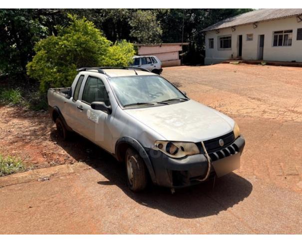 Foto de LAVRAS/MG - FIAT STRADA FIRE CE - 2007/2007 - COR: PRATA - 