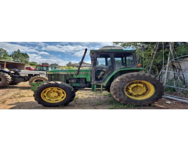 Foto de CAMPESTRE DA SERRA/RS - Trator Agrícola Cabinado John Deere– modelo 5600 – 4x4