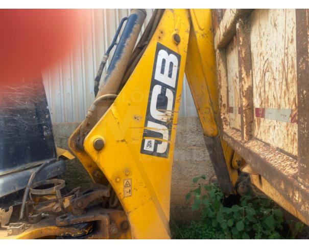 Foto de VILA VALÉRIO/ES - Retroescavadeira JCB, modelo 3CX