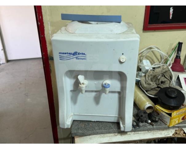 Foto de CAMPO DOS GOYTACAZES/RJ- Diversos (CPUs, ventiladores, impressoras, ares condicionados, moveis, bebedouros, micro-ondas, TV, geladeira).