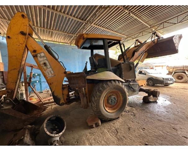 Foto de MANTENA/MG - Retroescavadeira JCB ano 2011