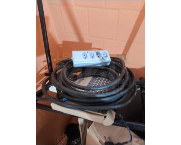 Foto de GUARANTÃ/SP - Totem álcool gel, impressora, nobreak, estabilizador, cadeira preta, extensão, teclado, ventilador, balança, relógio ponto, cadeira preta escritório giratória
