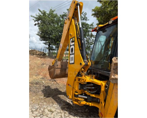 Foto de DIVINÓPOLIS/MG - RETROESCAVADEIRA JCB - ANO: 2023/2023 - PA13058