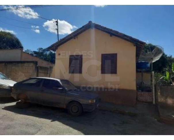 Foto de GUARARÁ/MG — Casa com 3 quartos e seu lote no Centro