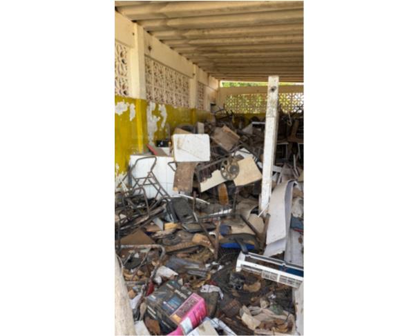 Foto de ADUSTINA/BA - Carteiras escolares e demais sucatas inutilizáveis (Sucatas)