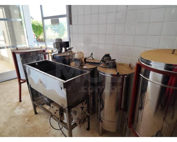 Foto de PORCIÚNCULA/RJ - Lote composto por Fábrica de processamento de mel 