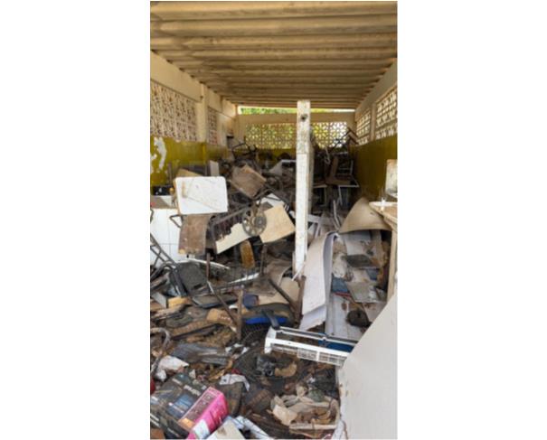 Foto de ADUSTINA/BA - Carteiras escolares e demais sucatas inutilizáveis (Sucatas)