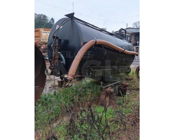 Foto de FLOR DA SERRA DO SUL/PR-Distribuidor de Adubo Lumeco Industrial (CHORUMEIRA), modelo LMC 4000L.