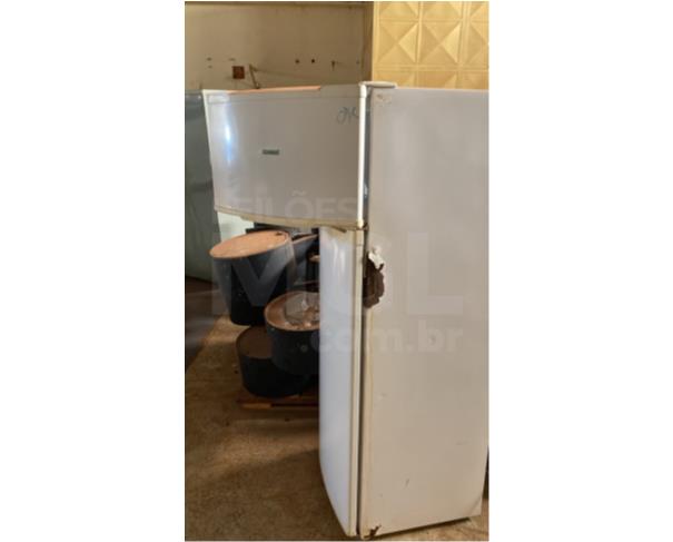 Foto de DUMONT/SP - Eletrodomésticos – Ventiladores, geladeiras, ar condicionado, bebedouro de galão, micro-ondas, tanque de lavar roupa de plástico, máquina de lavar, bebedouro industrial e etc