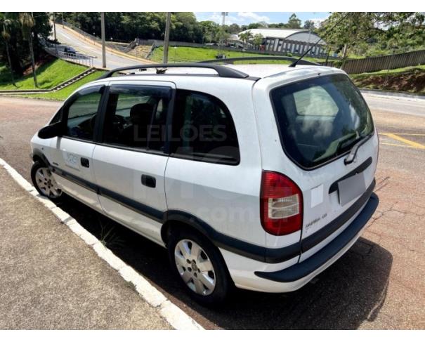 Foto de LAVRAS/MG - CHEVROLET ZAFIRA CONFORT - 2010/2010 - COR : BRANCO 