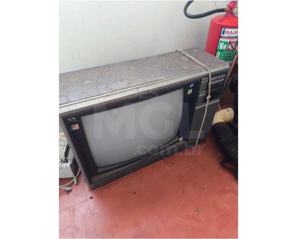 Foto de GUARANTÃ/SP -  Aparelho de Eletro, Maquina de passar veneno, Televisão-, pulverizador 7,5 L, Gaveteiros