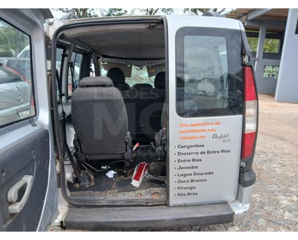 Foto de ITAÚNA/MG- FIAT DOBLO ELX 2005/2006 BAIXADO- PA13525