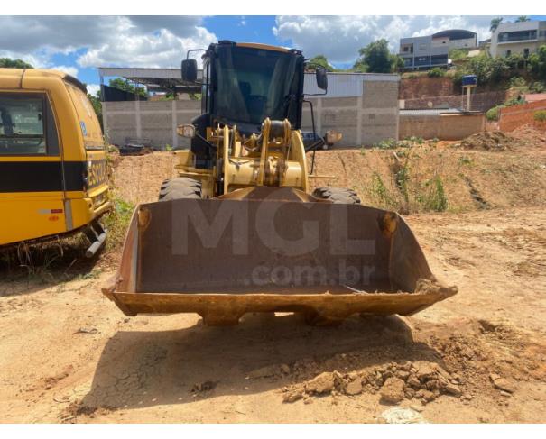 Foto de VILA VALÉRIO/ES - Pá carregadeira Caterpillar, modelo 924K. 