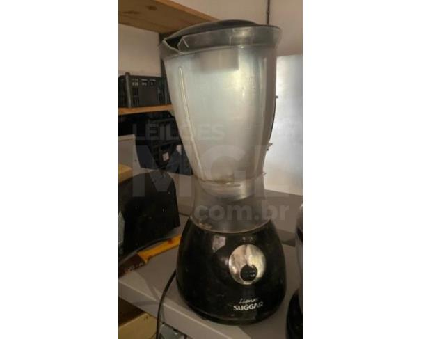 Foto de PORCIÚNCULA/RJ - Eletrodomésticos (freezer, balança, liquidificador, filtro, freezer, televisor). 
