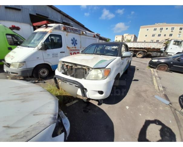 Foto de RIO DAS OSTRAS/RJ - ESP. ABER.C.DUPL. I. TOYOTA HILUX CD 4X4
