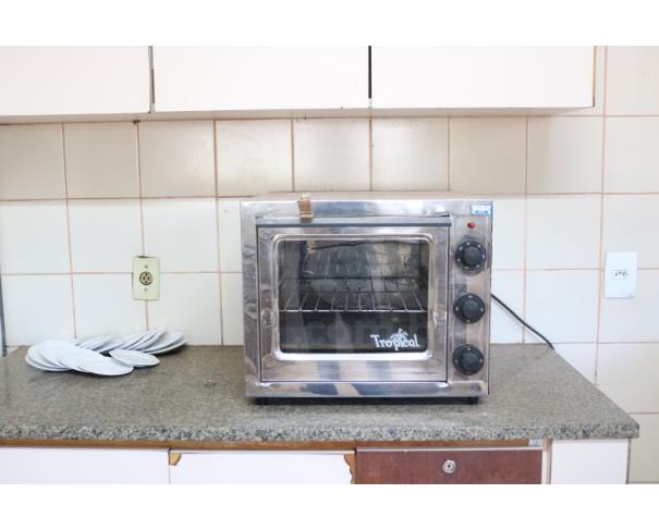 Foto de BRASILIA/DF - Eletrodomésticos (forno, fogão, micro-ondas, freezes, geladeira, buffet térmico)