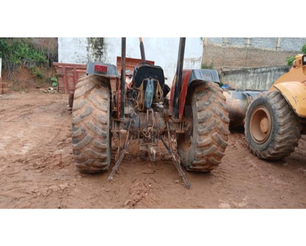 Foto de CHALÉ/MG - Trator Massey Ferguson, modelo 275