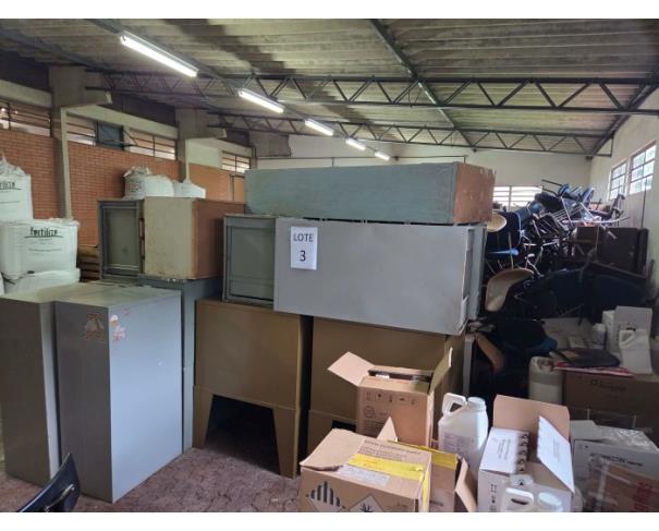 Foto de LONDRINA/PR - SUCATAS DIVERSAS DE MÓVEIS, CADEIRAS DE ESCRITÓRIO, MESAS E OUTROS