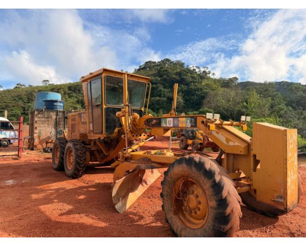 Foto de SANTO ANTONIO DO RIO ABAIXO/MG - Motoniveladora Caterpillar, modelo 120K.