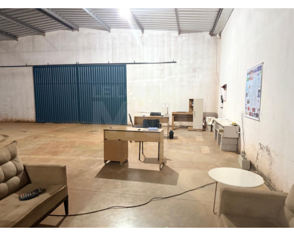 Foto de MONTE CARMELO/MG — Galpão com 1.400m² com terreno de 3.000 m² na MG-190