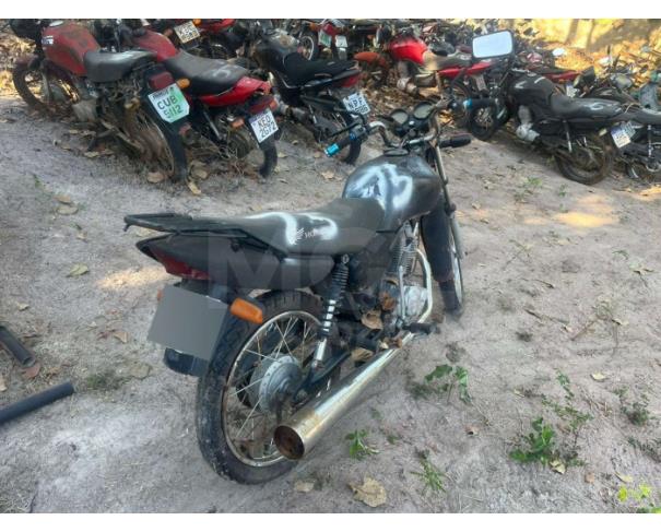Foto de ARAGUAPAZ/GO - Motocicleta HONDA CG 125 Fan - PARA RETIRADA DE PEÇAS - MOTOR INSERVÍVEL 