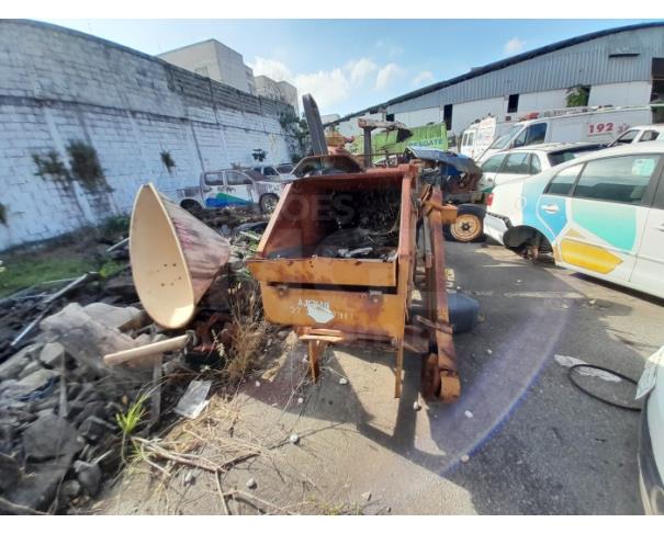 Foto de RIO DAS OSTRAS/RJ - BATEDEIRA OU TRILHADEIRA DE CEREAIS, ACIONAMENTO PARA TRATOR