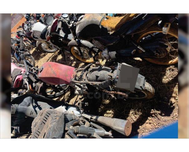 Foto de ARAGUAPAZ/GO - Lote com 04 motos e 1 carro - SUCATAS PARA DESTRUIÇÃO