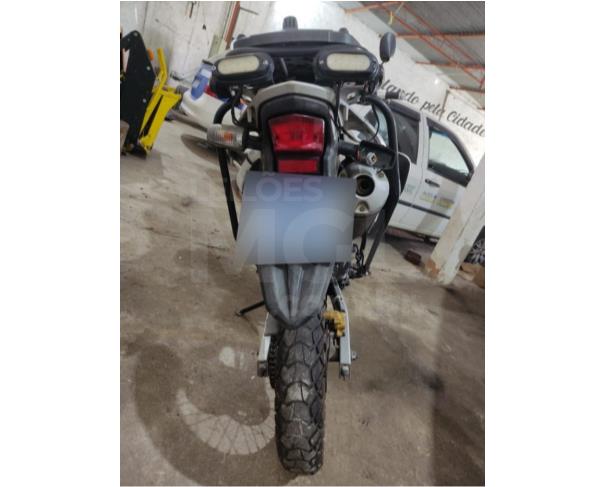 Foto de CARAPICUÍBA/SP-Motocicleta Honda XRE 300