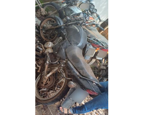 Foto de FAZENDA NOVA/GO - SUCATA NÃO RECONHECÍVEL - MOTOCICLETA - YAMAHA YBR125K - 2001/2001