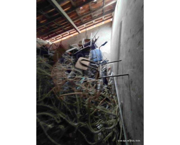 Foto de ANTÔNIO CARDOSO/BA - Cadeiras e sucatas diversas, sucatas de luminárias públicas, eletrodomésticos – ar condicionado, ventiladores e entre outros  