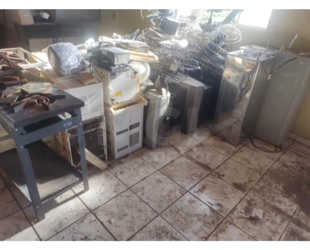 Foto de  JORDÂNIA- MG - Sucata de eletrônicos e utensílios domésticos.