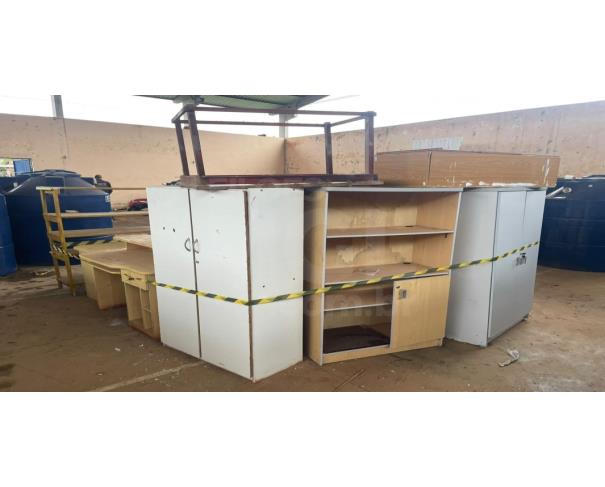 Foto de RESTINGA SÊCA/RS - Mobiliários em geral, contendo 4 armários, 1 armário aéreo, 1 sofá de dois lugares, 1 rack para TV, 9 mesas de escritório, 2 balcões, 1 estante
