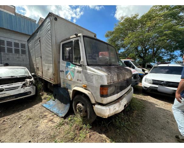 Foto de RIO DAS OSTRAS/RJ - CAMINHÃO C. FECHADA MERCEDES-BENZ MB 710
