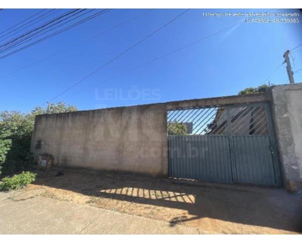 Foto de AGUAS LINDAS DE GOIÁS/GO — Casa com 2 quartos 1 Vaga na Garagem (F8555518271733)