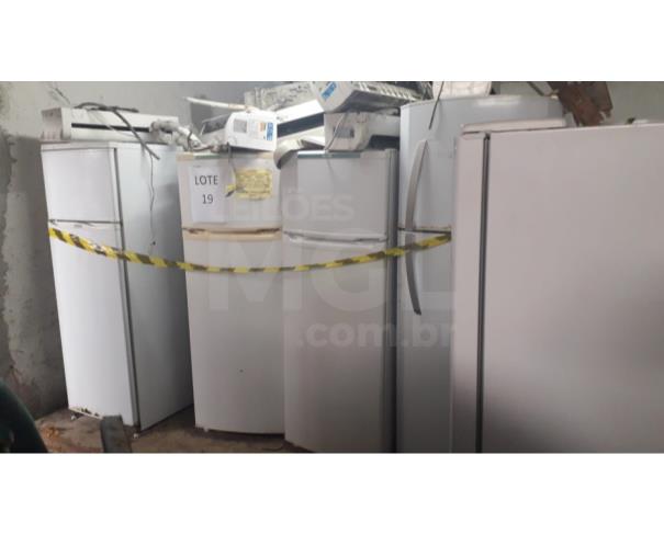 Foto de CARAPICUÍBA/SP-Geladeiras, ar condicionados, freezer, máquina de lavar.