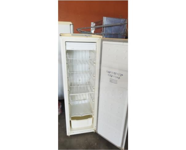 Foto de QUATIGUÁ/PR - Bens diversos (Câmara frigorifica inox 04 portas, fogão, freezer, geladeira 380L, sucata cadeiras e carteiras)