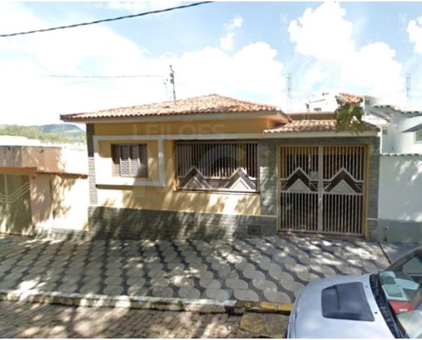 Foto de SERRANIA/MG — [Fração ideal de 1/3 da nua propriedade sobre] uma casa no centro