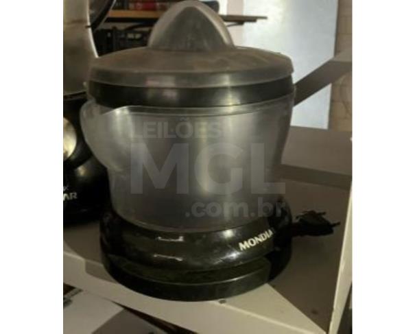 Foto de PORCIÚNCULA/RJ - Eletrodomésticos (freezer, balança, liquidificador, filtro, freezer, televisor). 